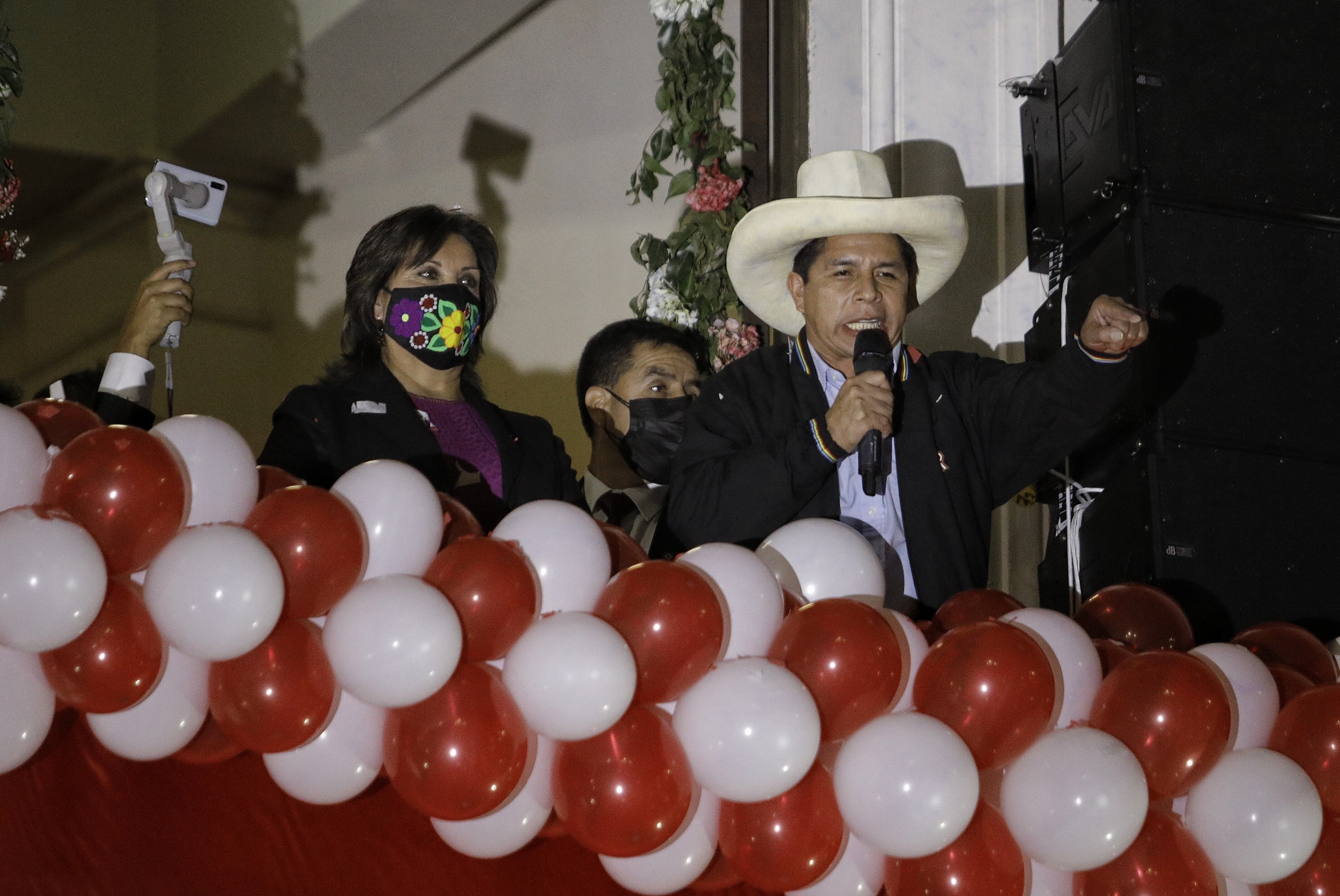 Pedro Castillo y Dina Boluarte celebran el triunfo electoral. (Foto: GEC)