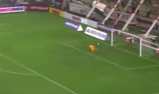 A lo Richard Textex, Ángelo Campos volvió a tener una tapada como el famoso personaje del anime. (Captura GOL Perú)