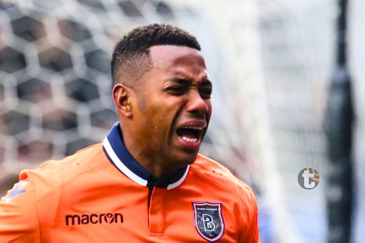 Robinho con gesto de desagrado, ahora afronta problema su peor crisis con la justicia (Foto: AP)