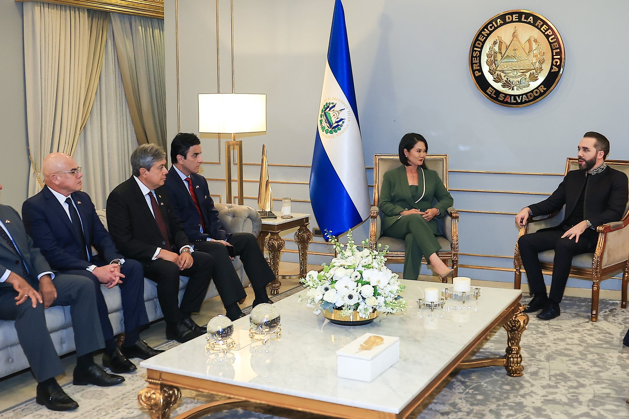 La presidenta Keiko Fujimori durante su reunión con su homólogo de El Salvador, Nayib Bukele. (Foto: Presidencia)