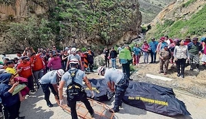 Camioneta cae al río Higueras en Huánuco y deja seis fallecidos