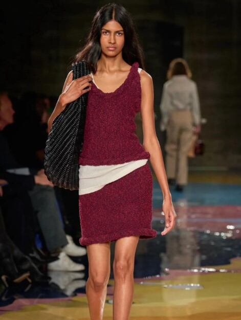 Para el 2023, el Magenta será el color que más suerte atraerá (Foto: Filippo Fior / Gorunway)