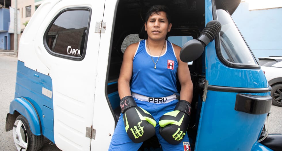 En las mañana trabaja como mototaxista para mantener a su familia. (Foto: GEC/ José Rojas)