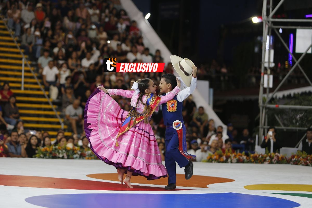 Valentina Lotosh y Osmar Torres, ganadores de pre infantes. Foto: Antonio Melgarejo / Trome.