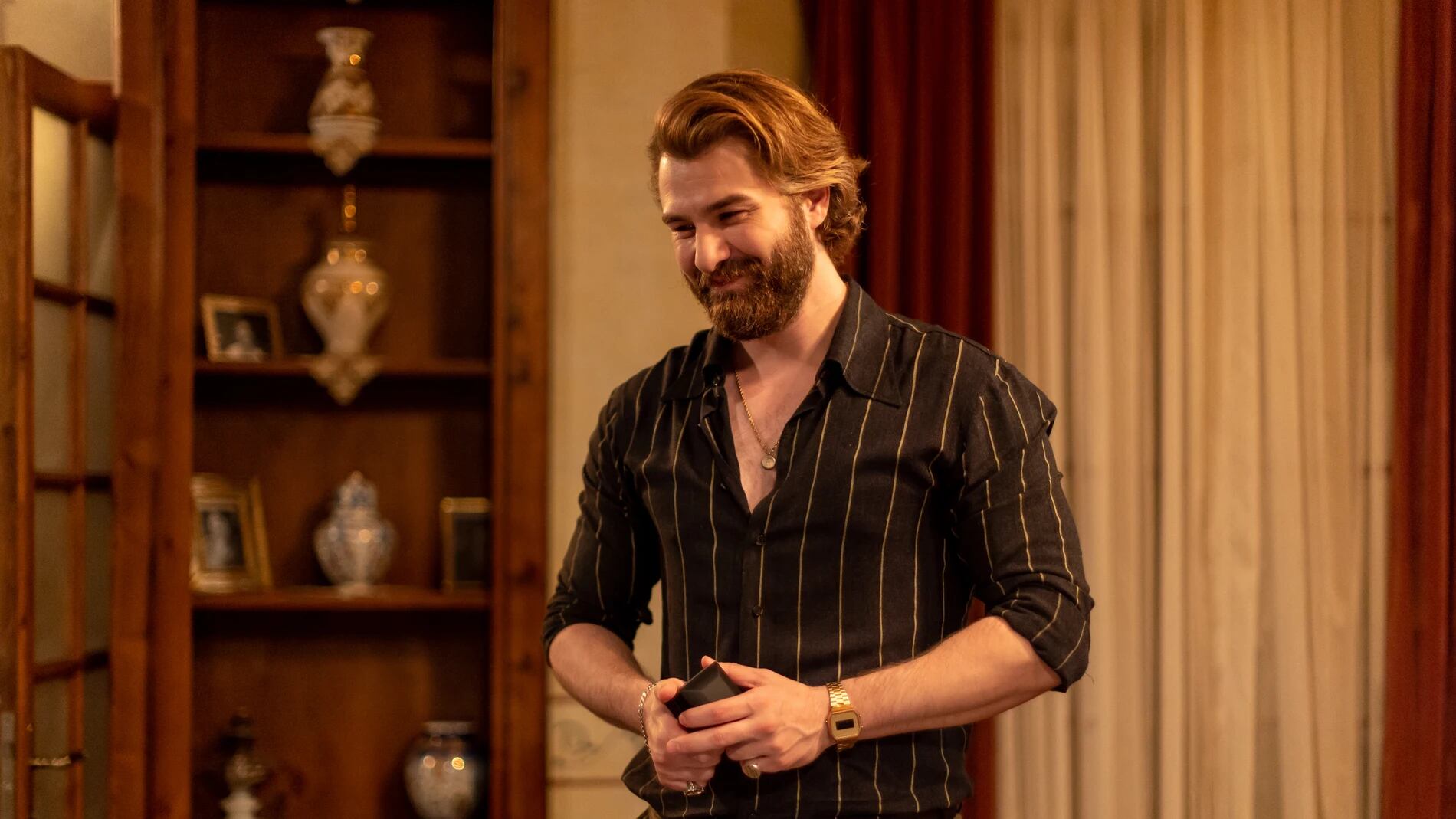 Fikret está muy nervioso porque quiere pedirle matrimonio a Zeynep (Foto: Tims & B Productions)