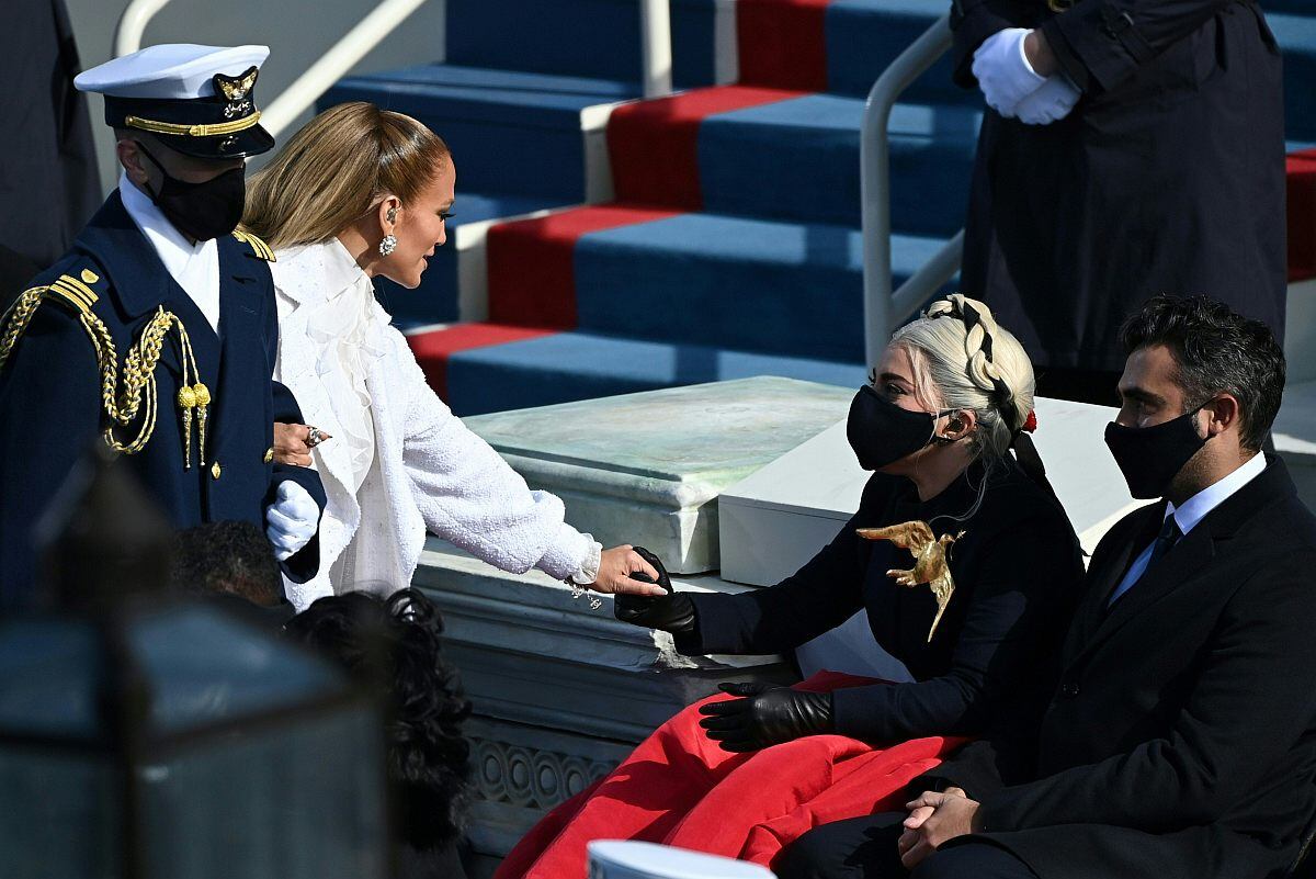 Jennifer Lopez y Lady Gaga fueron las artistas invitadas a la ceremonia de investidura de Joe Biden. (Foto: AFP)