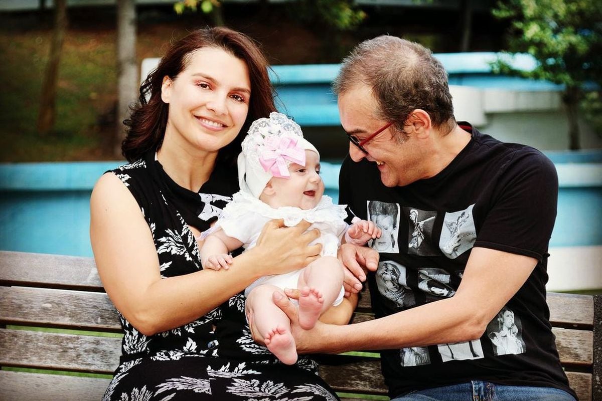 Feride Çetin y Murat Özer se encontraban en el mejor momento de su matrimonio cuando el crítico de cine falleció (Foto: Feride Çetin/Instagram)