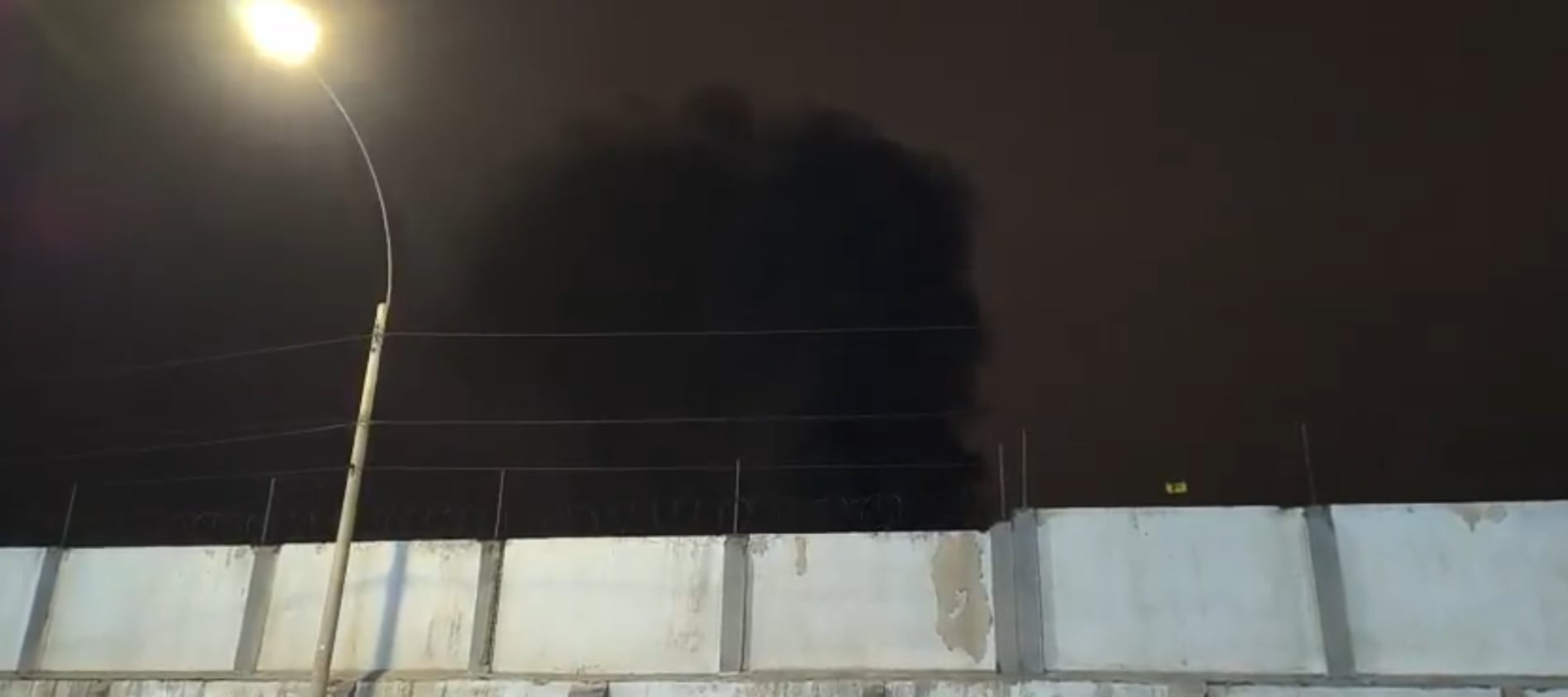 Voraz incendio en penal Maranguita consume zona de internos. (foto: Difusión)