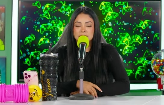 Pamela Franco en Sin lenguas en los pelos