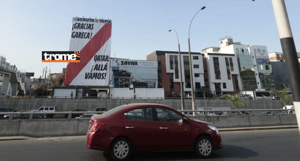 Colocan gigantografía de apoyo a la blanquirroja, a solo unos días de su partido en Montevideo (Foto: Lenin Tadeo / Trome / GEC)