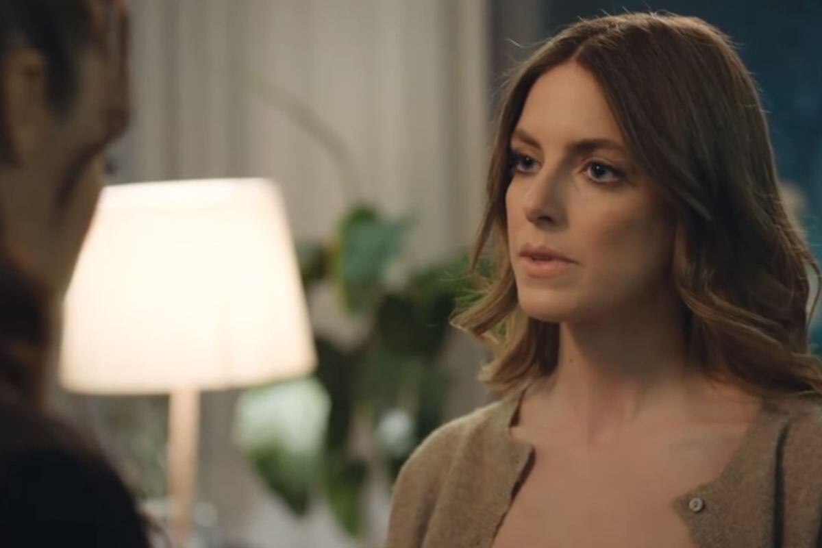 Selin le confiesa a Eda que espera un hijo de Serkan (Foto: Love Is in the Air / MF Yapım)