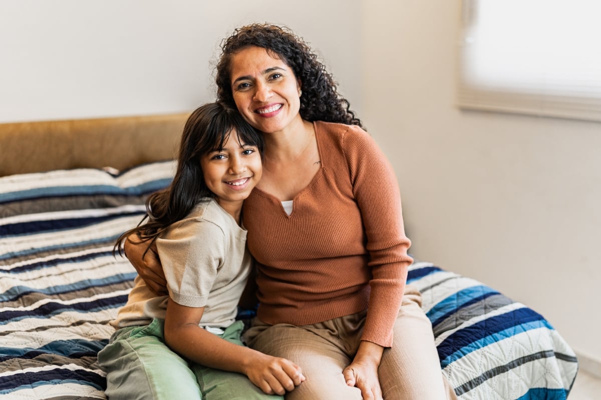La curiosidad de los hijos sobre su cuerpo es natural. Conoce cómo responder sus preguntas y brindarles información adecuada en cada etapa. Foto: Istock.