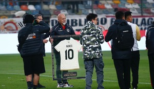 Jorge Amado Nunes recibió merecido homenaje en la previa del Universitario vs. Cusco FC