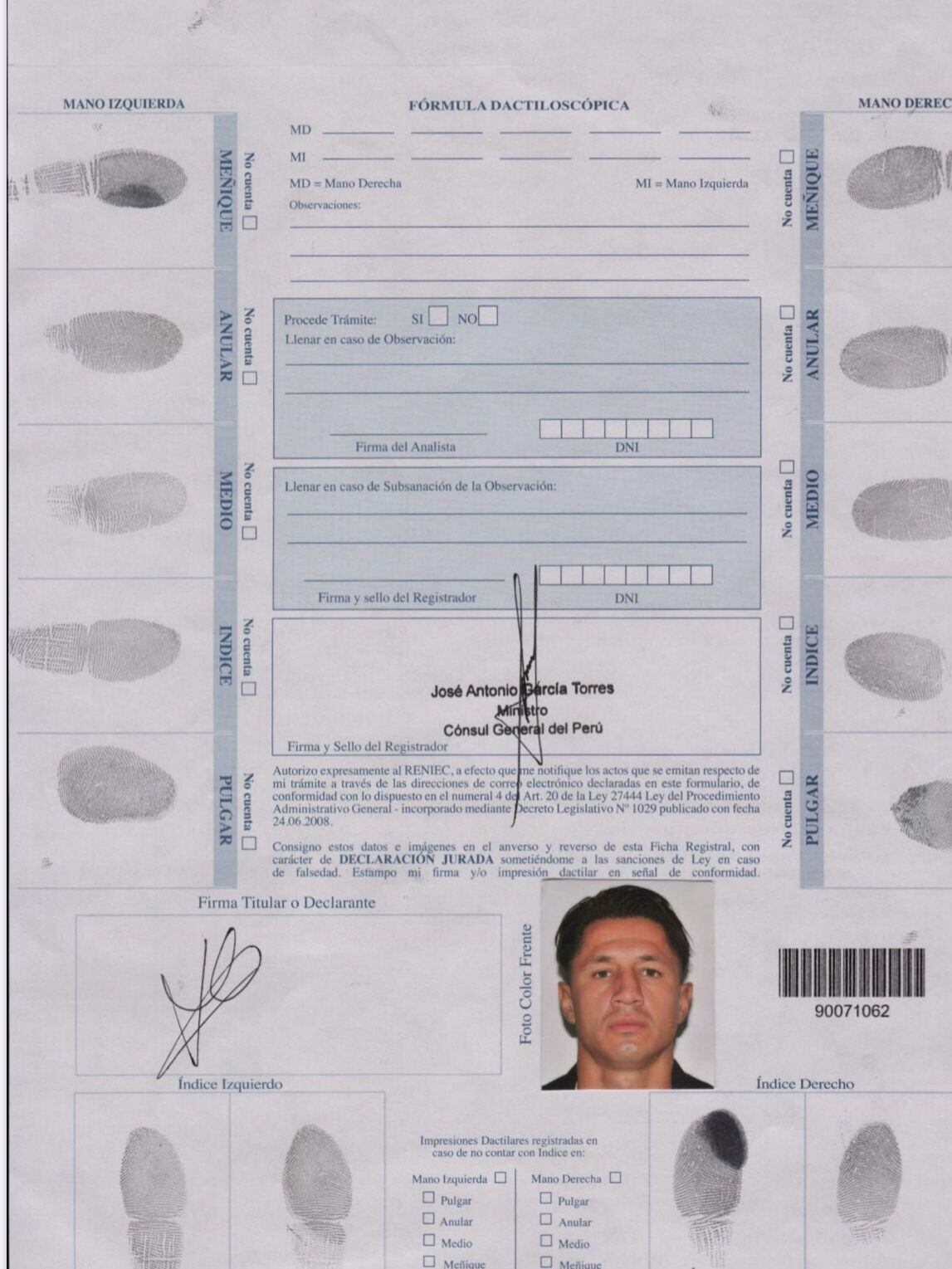 Lapadula cerca de tener su DNI (Foto: Augusto Alvarez Rodrich)