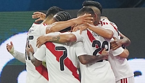 Perú empató 1-1 contra Rusia en San Petersburgo gracias a un misilazo de Alex Valera