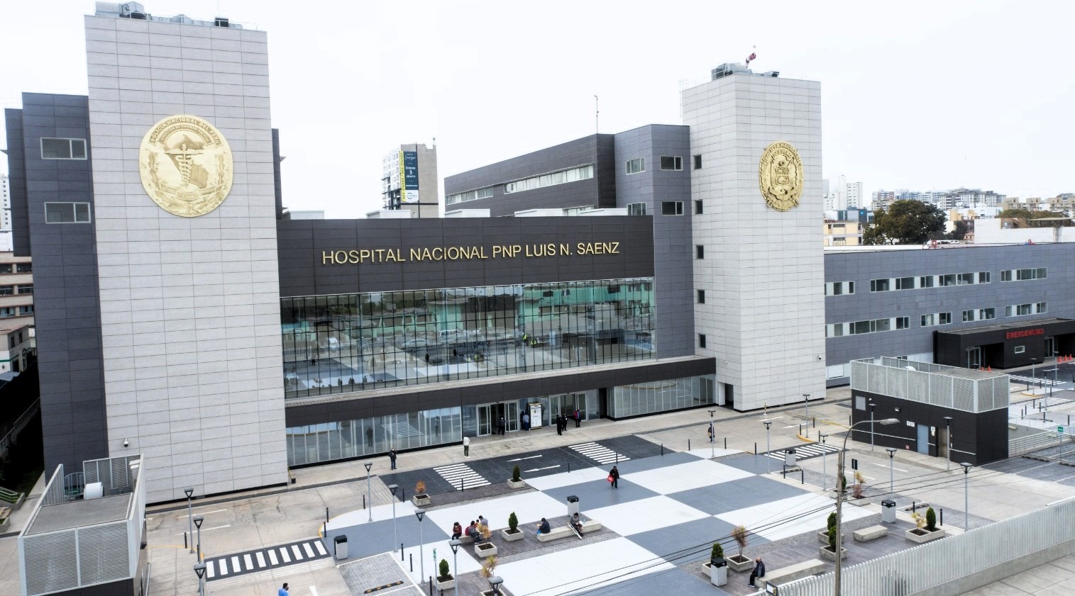 Médicos de la Dirección de Sanidad Policial (Dirsapol), lograron extirpar un tumor de casi un metro en el Hospital Nacional PNP Luis Nicasio Sáenz.