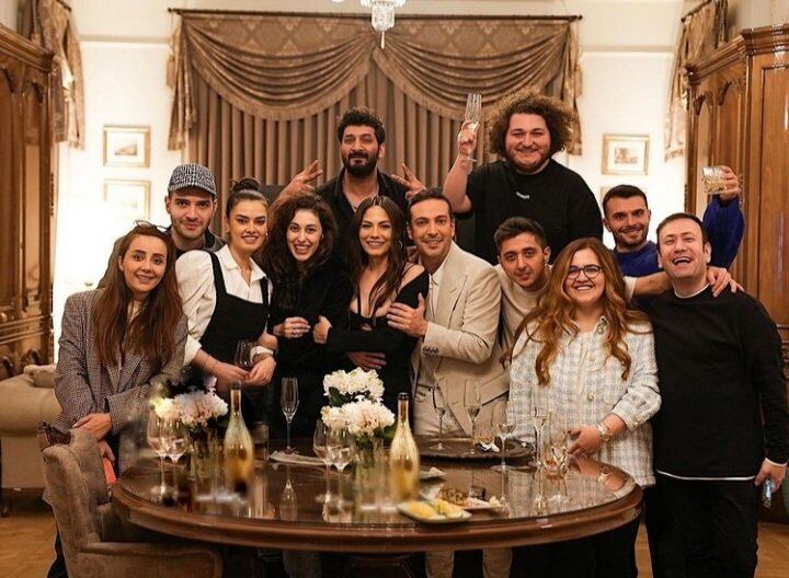 Algunos de los testigos de los novios para la pedida de mano (Foto: twitter / teamekcd)