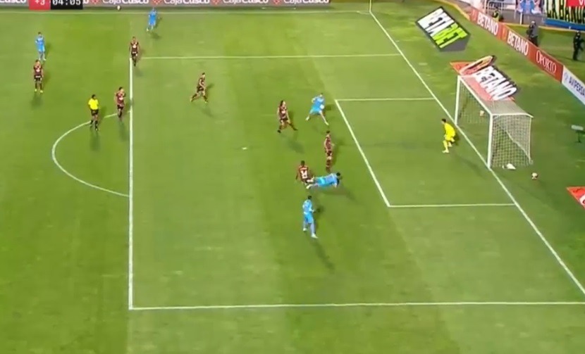 Argentino Pablo Erustes fue el encargado de terminar con el invicto de Universitario sin recibir goles. (Captura Liga 1)