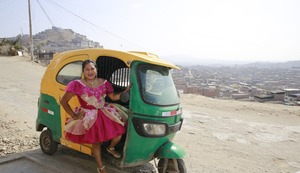 La mototaxista que sueña con ser estrella del huayno en San Juan de Miraflores