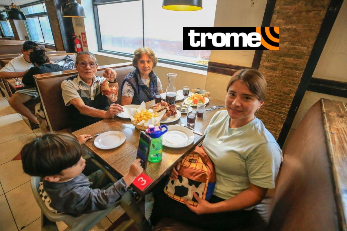 Familias disfrutaron de un delicioso pollo a la brasa en su día. Foto: César Bueno/Trome.