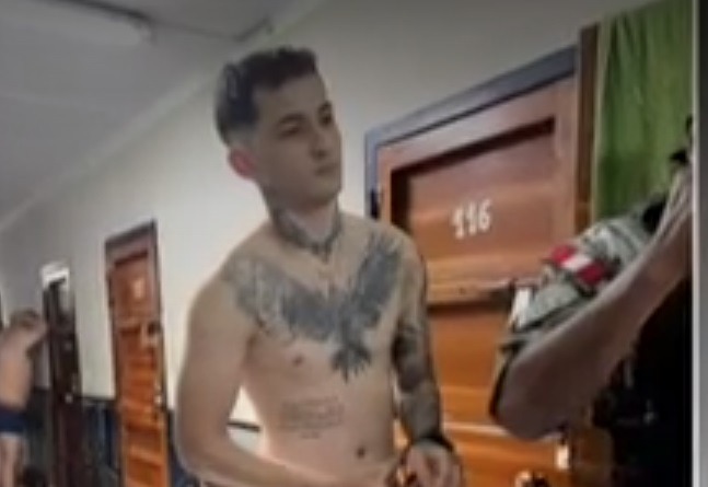 Celda del venezolano Ramsés Abraham Rivas Villanueva fue una de las allanadas. (captura América)