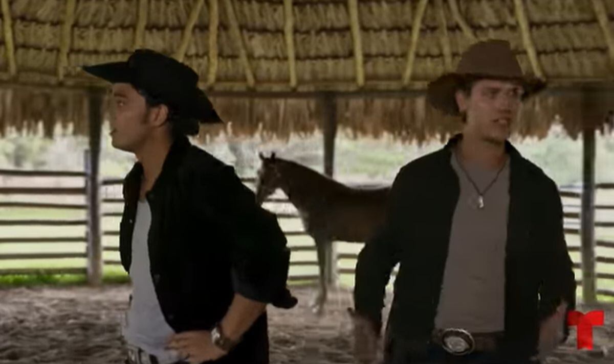 Los mellizos están asustados con el extorsionador, quien les dio un plazo para entregar el dinero que les pide en "Pasión de gavilanes 2" (Foto: Telemundo)