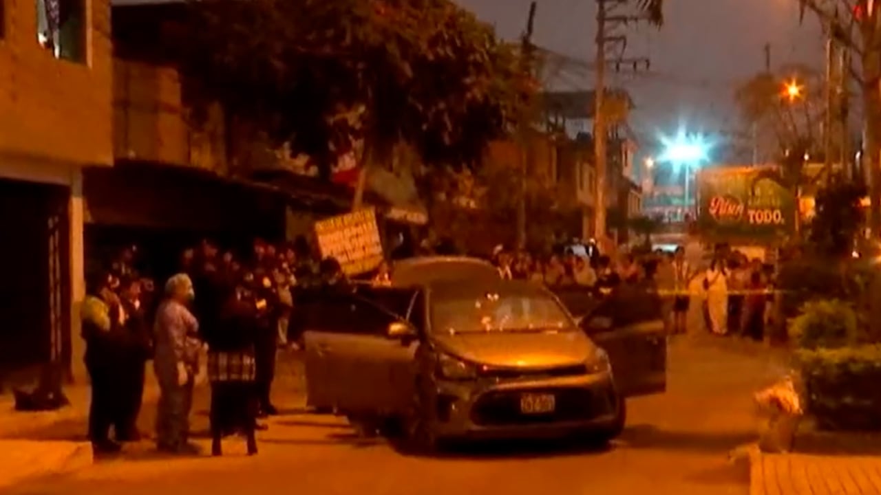 En la escena del crimen, los peritos de Criminalística procedieron con el recojo de evidencias e informaron el hallazgo de al menos 18 casquillos de bala dispersos en el suelo. Foto: captura RPP