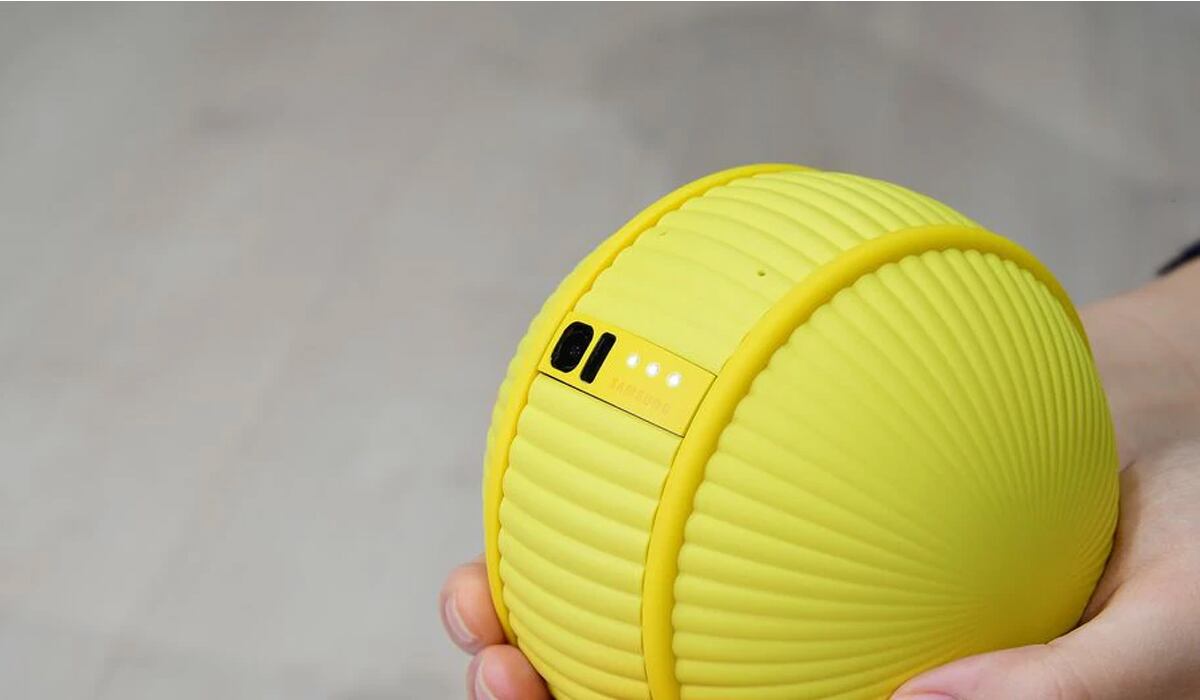 Este pequeño robot que emite ciertos sonidos, puede monitorear tu casa con la cámara que está incorporada. (Foto: Samsung)
