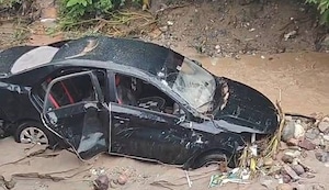 Chanchamayo: Desborde del río Garou arrastra auto y ocupantes salvan de morir | VIDEO
