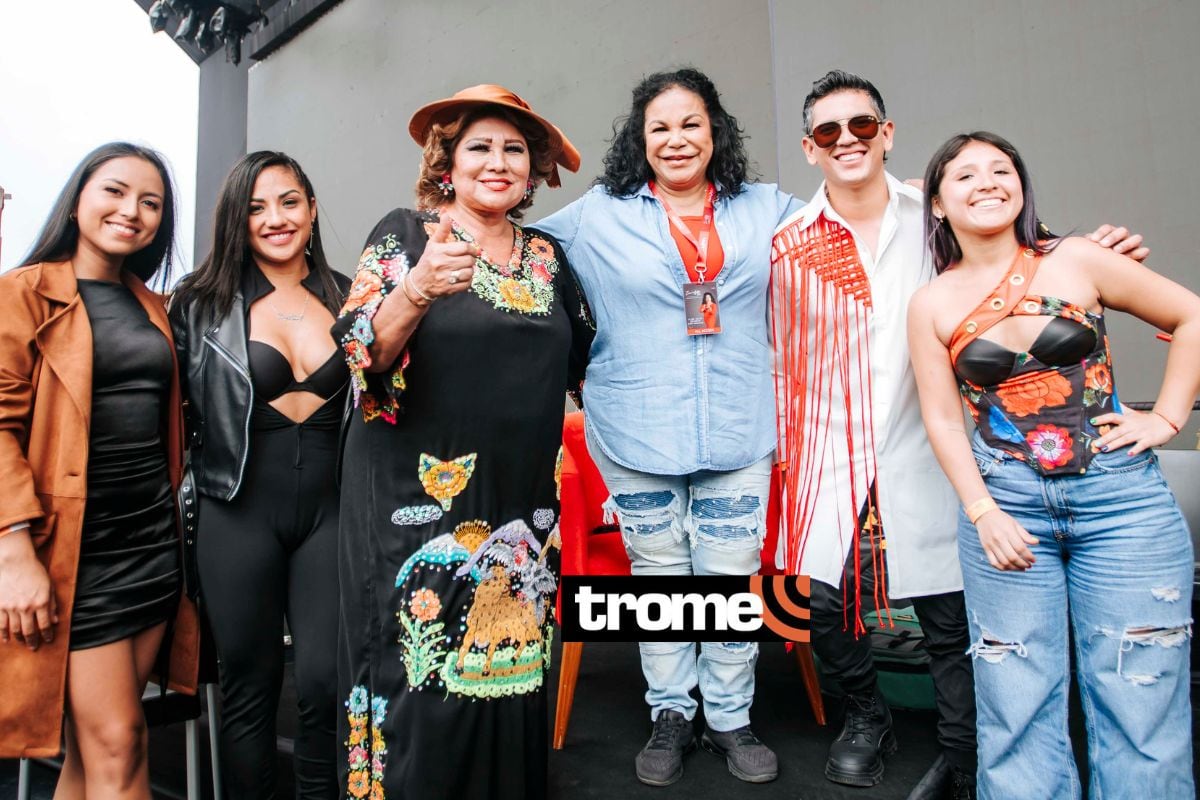 Eva Ayllón junto a algunos de los cantantes que la acompañarán en la celebración de sus 50 años.