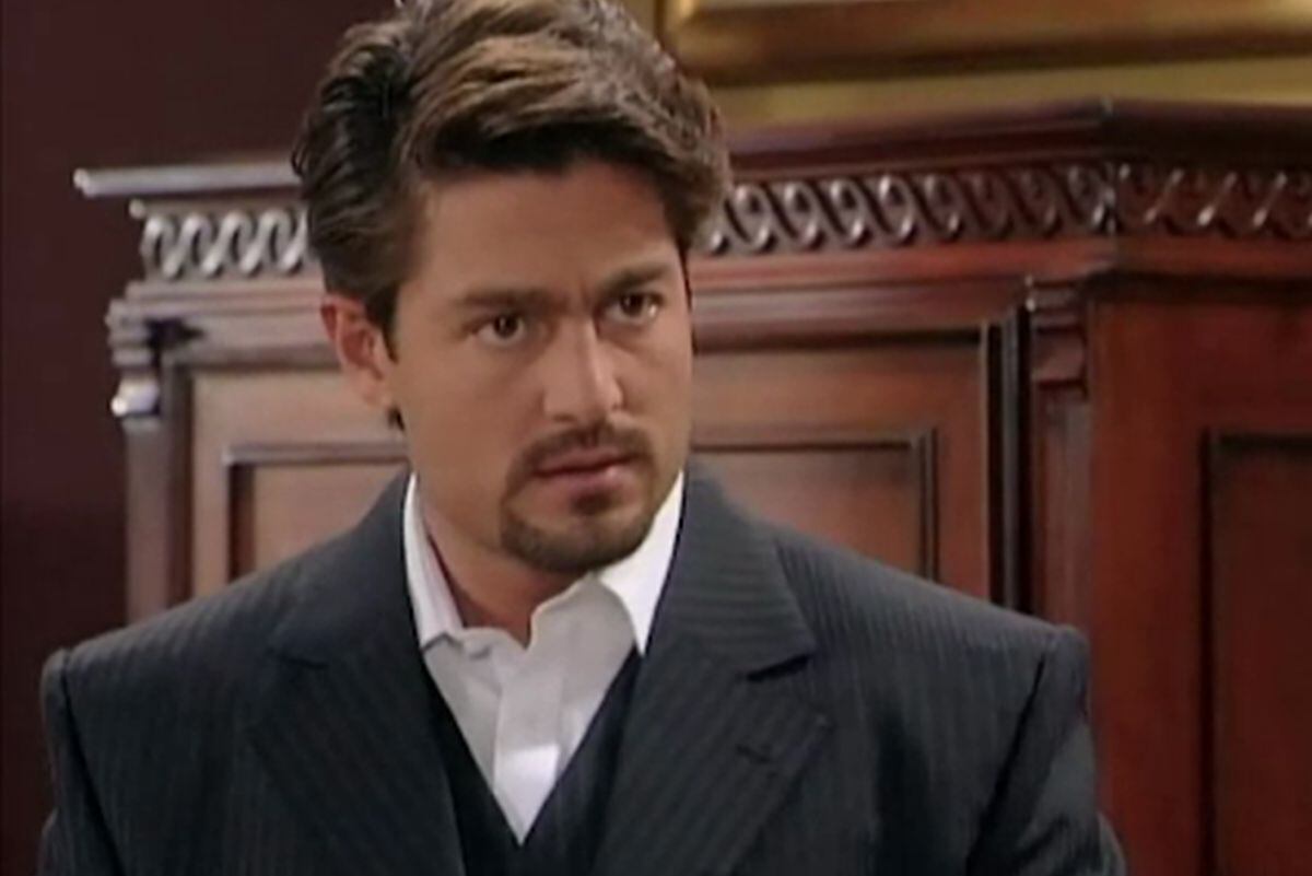 Fernando Colunga interpretando a Carlos Daniel Bracho en "La usurpadora" (Foto: Televisa)
