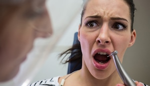 Sarro dental: ¿Por qué se forma y cómo se elimina?