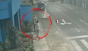 ¡Lo apuñaló más de cinco veces por la espalda! Menor atacó a vecino que volvía a casa y fue capturado