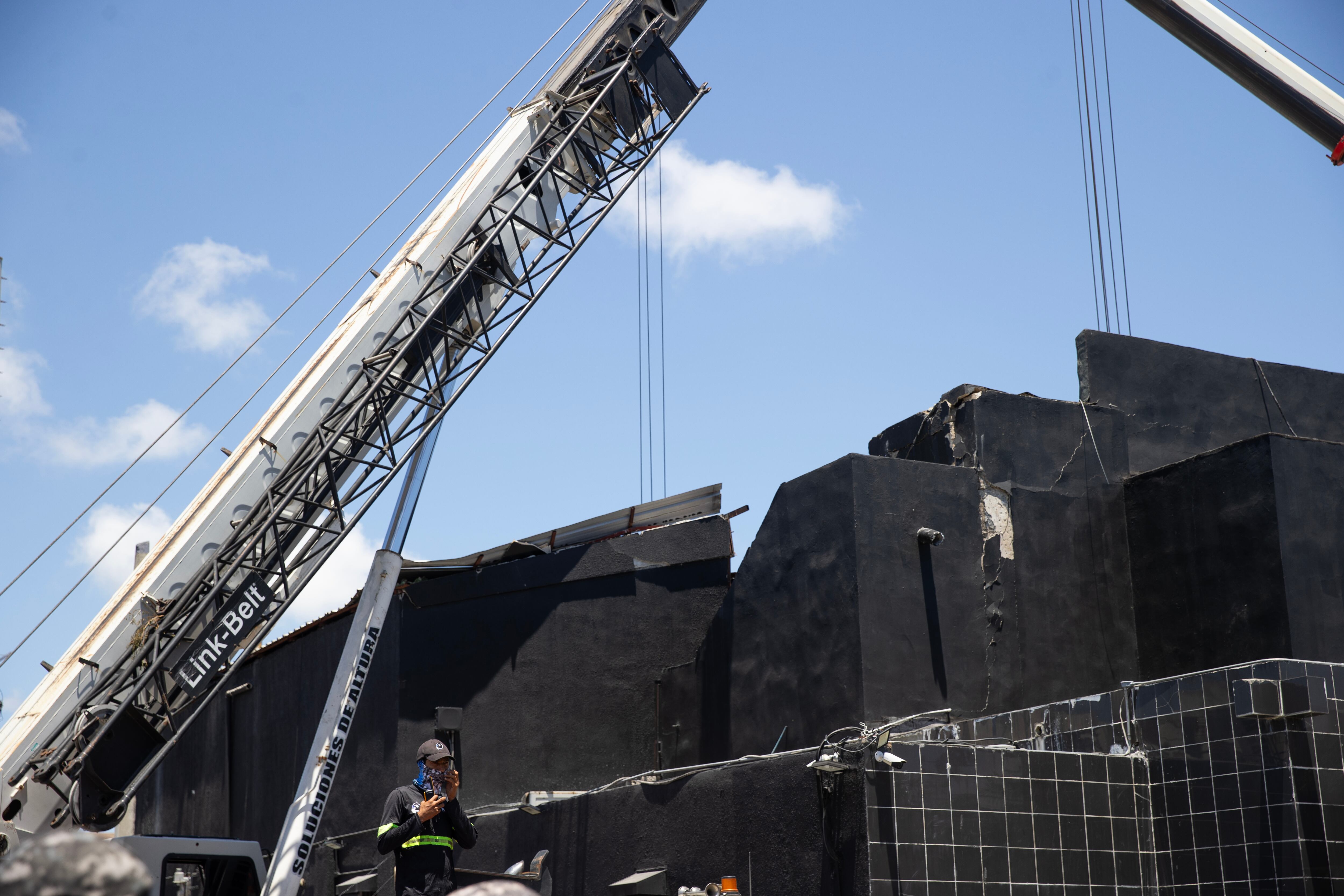 Techo de discoteca colapsa en República Dominicana. Foto: EFE/ Orlando Barría