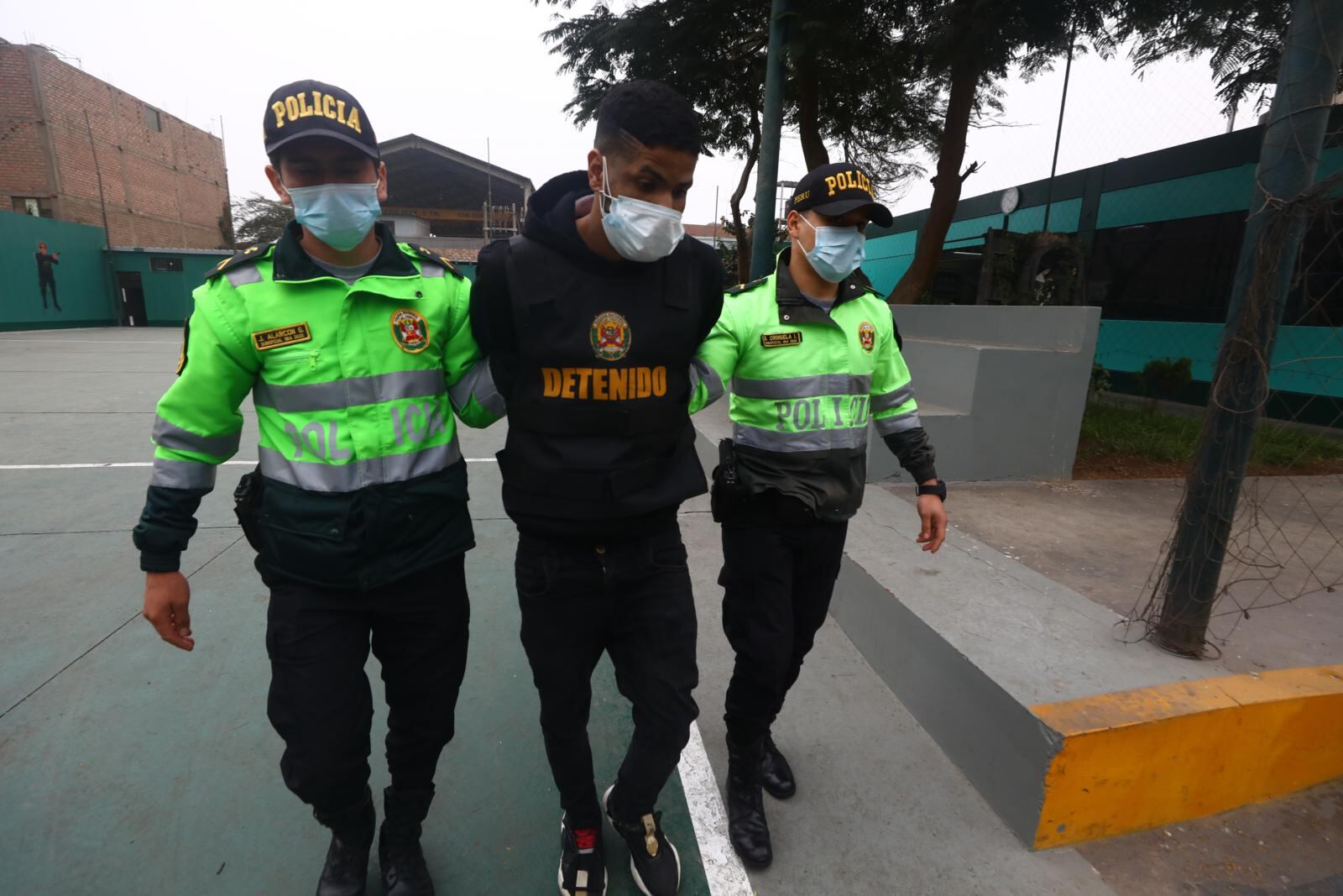 Detenidos fueron conducidos a la comisaría. | Foto: Gonzalo Córdova