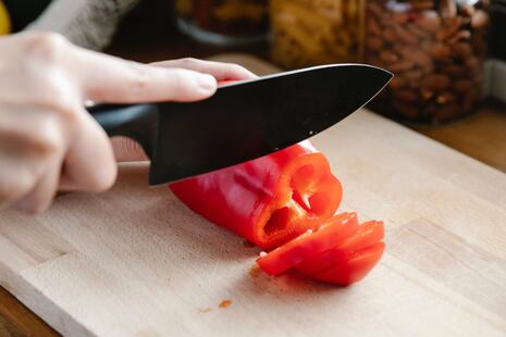Los mejores trucos para eliminar las manchas de comida de las tablas de picar