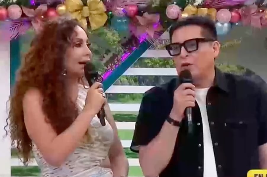 Janet le pide a Carloncho revisar su celular