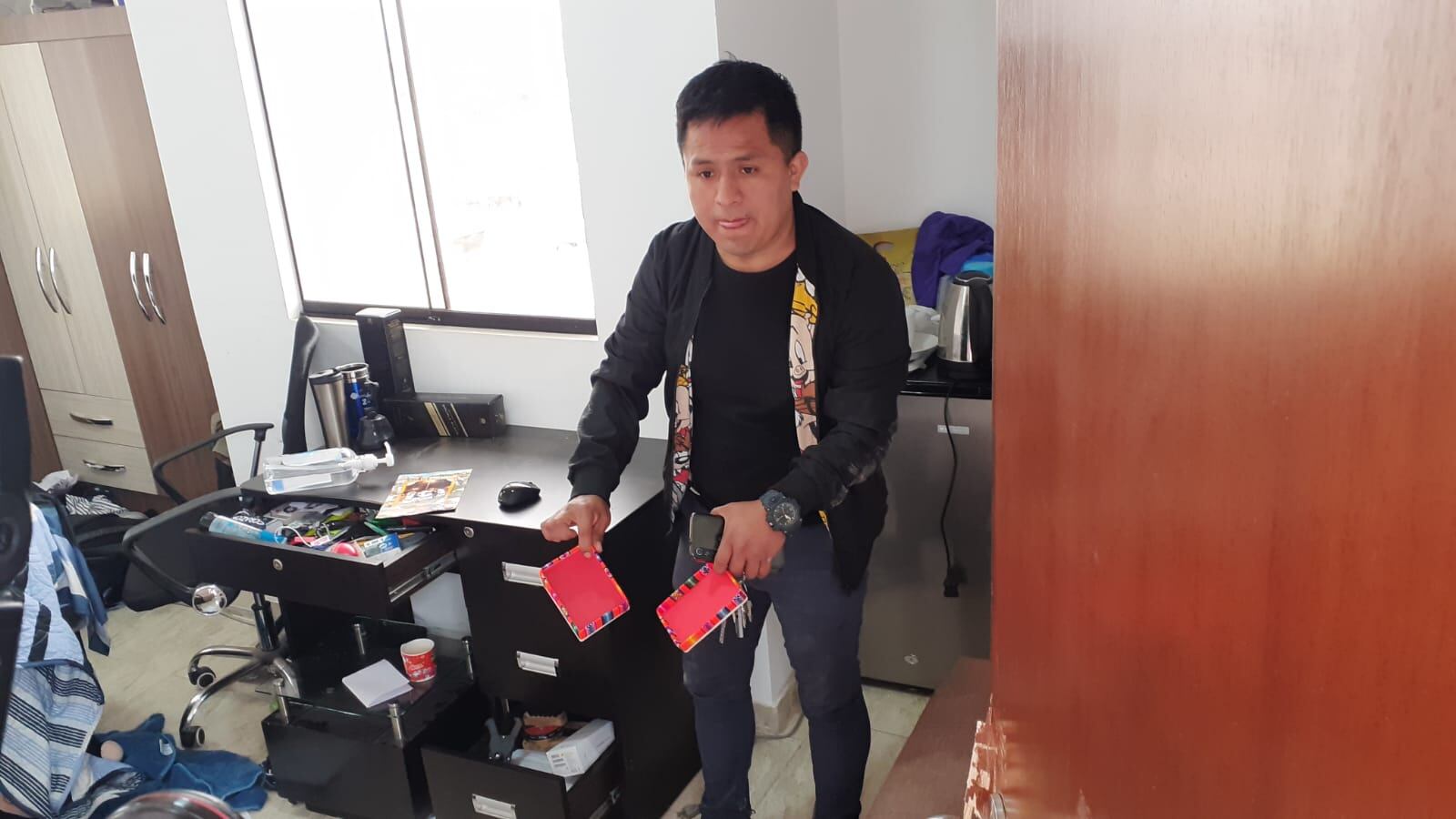 Un venezolano intentó asesinar al joven Dandy Rosales Roque (29), destrozó sus equipos electrónicos y le robó siete mil soles de sus ahorros. (foto: Mónica Rochabrum/Trome)