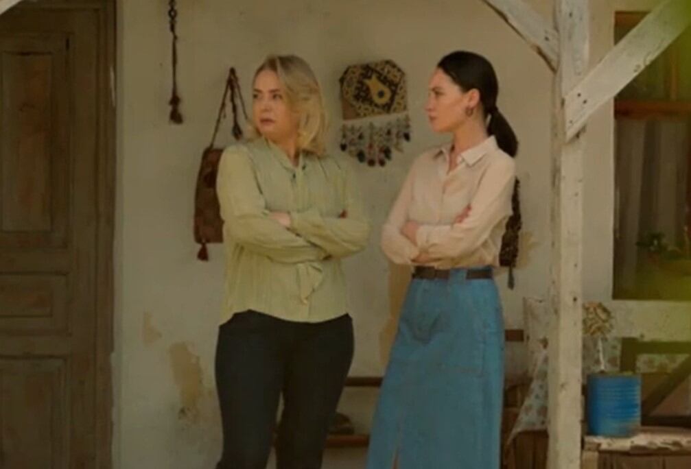 Sermin y Betül observan con envidia a Züleyha (Foto: Tims & B Productions)