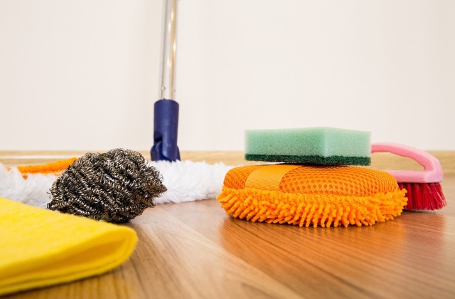 El vinagre blanco es uno de los productos más utilizados a la hora de limpiar y desinfectar superficies o electrodomésticos del hogar. | Imagen de Maria en Pixabay