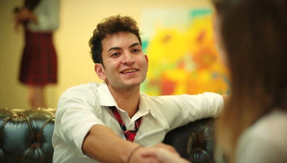 Ömer paga la matricula del colegio de Harika pero Tolga se lleva el mérito en la telenovela turca “Hermanos” (Foto: Onur Seyit Yaran/ Instagram)