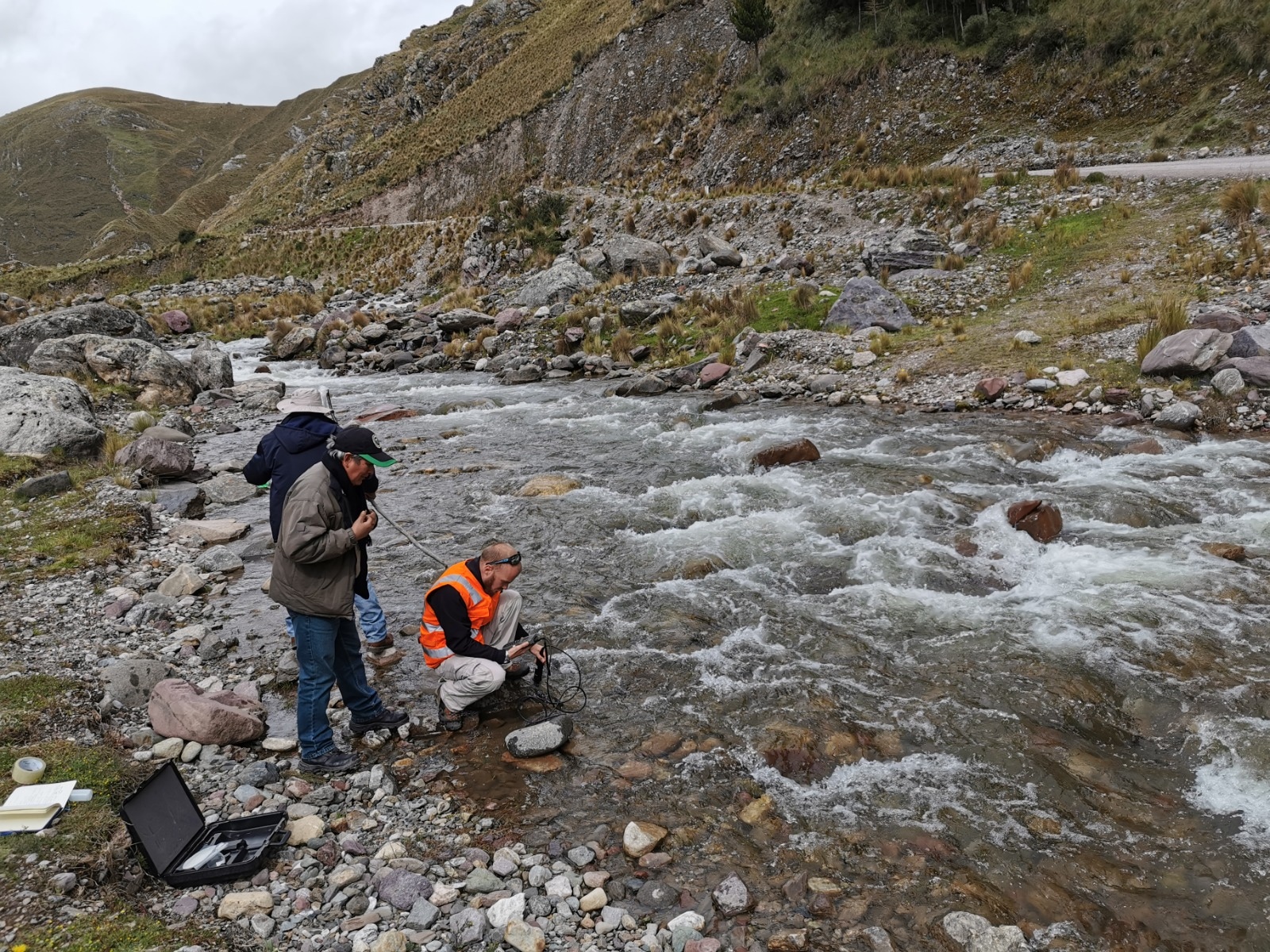 A través de técnicas de hidrología isotópica, el Instituto Peruano de Energía Nuclear estudia el origen, recorrido y comportamiento del recurso hídrico