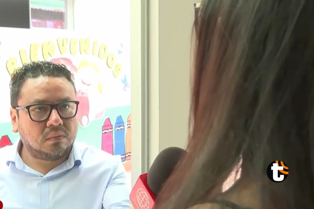 Profesora recibe llamada de extorsionadores en plena clase