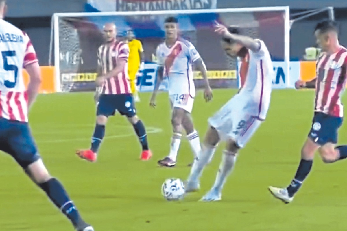 Paolo Guerrero en el Perú vs. Paraguay
