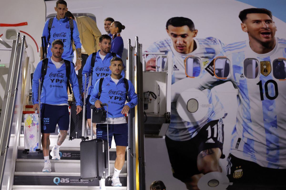La selección rioplatense arribó el último jueves 17 de noviembre a suelo qatarí (Foto: AFP)