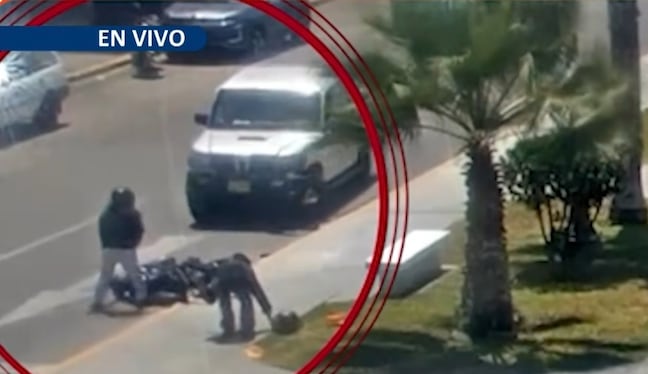 Valiente conductor arrolló a 'marcas' cuando huían en Trujillo. (Captura BCP)