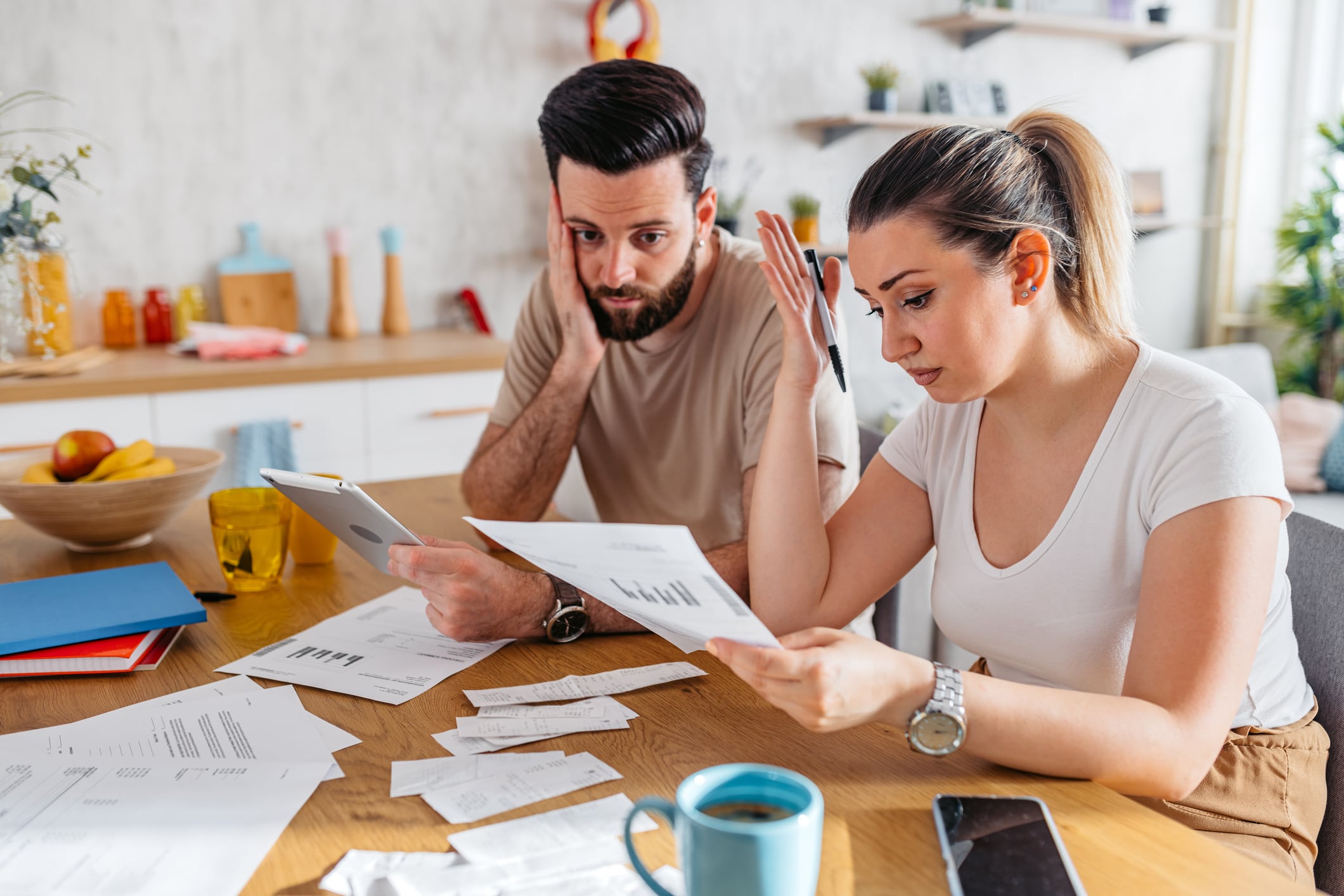 Si acordaron que uno cubrirá los gastos, mientras el otro se ocupa del hogar o de los hijos, no hay necesariamente un desequilibrio. Lo importante es que ambos valoren el aporte de cada uno. Foto: Istock