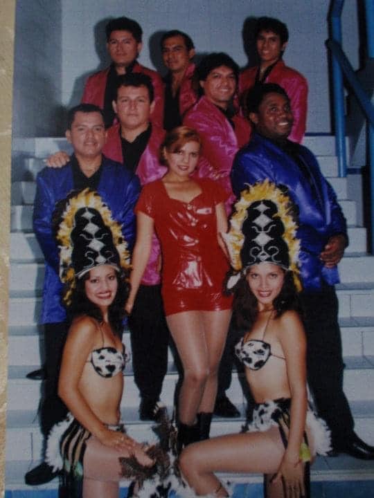 Ruth Karina y el grupo Euforia de Iquitos. Foto: Facebook.