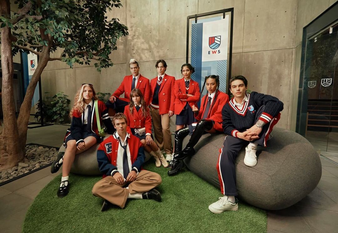 El uniforme que usan los actores de la serie de Netflix. (Foto: Rebelde Netflix / Instagram).