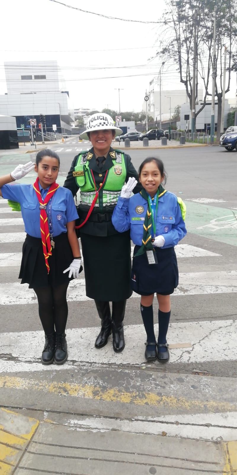 Hasta los scouts más pequeñitos ayudaron a la Policía.